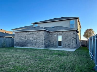 Living area at 6600  Moores Ferry Dr - 5 bed 3 bath home