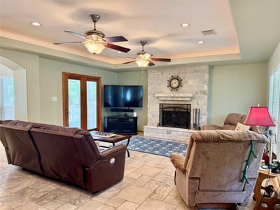 Property photo 3 at 670 Woodland DR - 4 bed 2 bath home