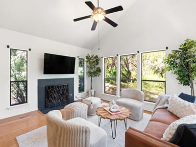 Property photo 2 at 6702 Cat Creek TRL - 2 bed 2 bath home