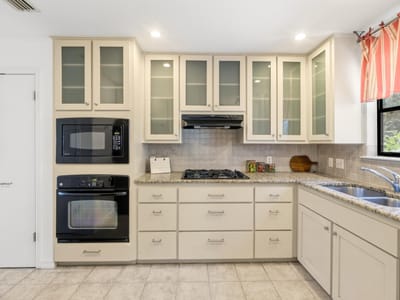 Property photo 3 at 6702 Cat Creek TRL - 2 bed 2 bath home