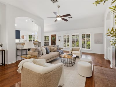 Living area at 6706 Debcoe DR - 3 bed 2 bath home