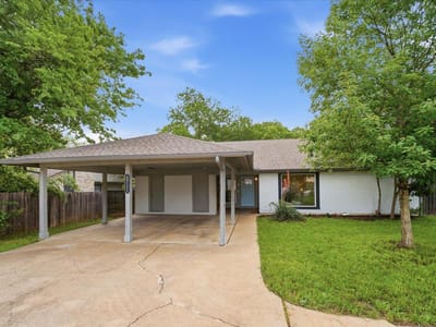 Living area at 6711 W Gate Blvd Unit #B - 3 bed 2 bath home
