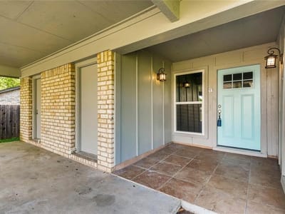 Living area at 6711 West Gate Blvd Unit #A - 2 bed 1 bath home