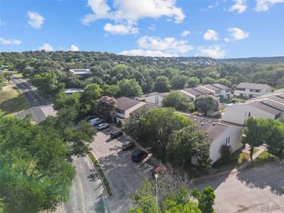 Living area at 6718 Silvermine DR Unit #302 - 2 bed 1 bath home