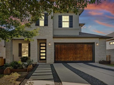 Living area at 6724 Vicenza DR - 5 bed 3 bath home