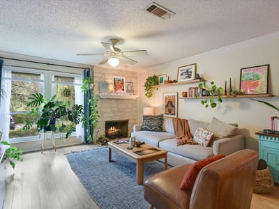 Living area at 6739 Old Quarry Ln - 2 bed 1 bath home