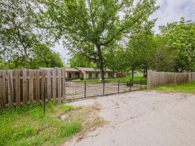 Property photo 2 at 6803 Viewing PL - 3 bed 2 bath home