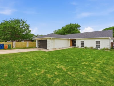 Primary bedroom at 6804 Meadow RUN - 4 bed 2 bath home
