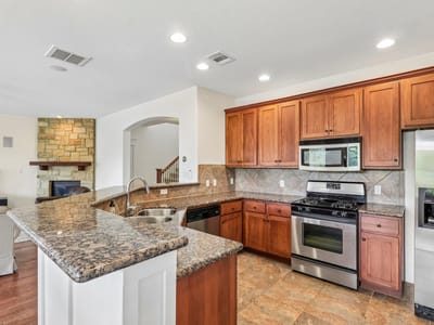 Property photo 4 at 6805 Lantern View DR - 4 bed 4 bath home