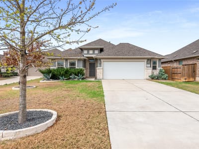 Living area at 682 Coyote Creek WAY - 4 bed 2 bath home