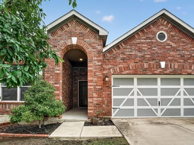 Living area at 6912 Ondantra BND - 3 bed 2 bath home