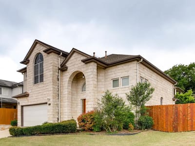 Living area at 6914 Thorncliffe DR - 4 bed 3 bath home