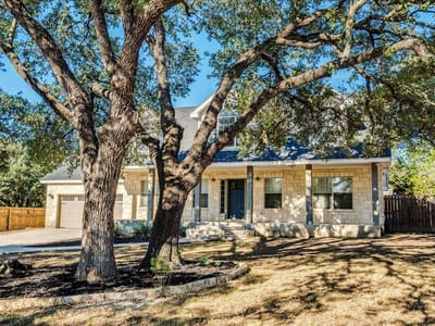 Living area at 7 Cripple Creek CT - 4 bed 2 bath home