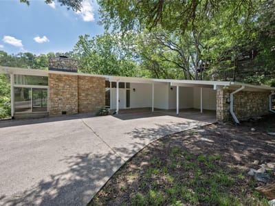 Living area at 7 Hull Circle DR - 3 bed 2 bath home