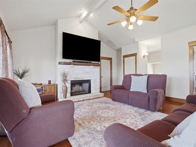 Primary bedroom at 700 Augusta CIR - 5 bed 3 bath home