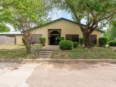 Living area at 700 Dyer St - Dyer, Rockdale, TX