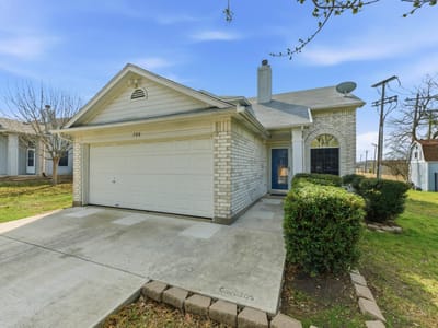 Living area at 700 Faircrest Dr - 3 bed 2 bath home