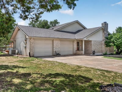 Living area at 700 Rogart DR - 3 bed 2 bath home