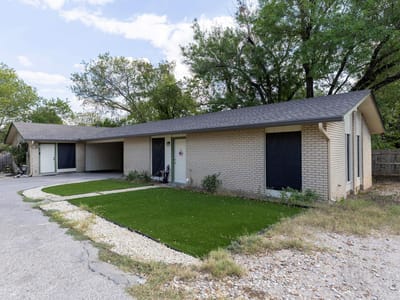 Living area at 7001 Cooper Ln - Buckingham Estates Sec 02, Austin, TX
