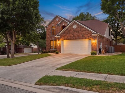 Property photo 2 at 701 Moss Wood - 4 bed 2 bath home