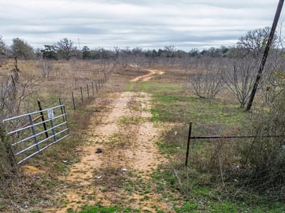 Primary bedroom at 701 Old Colony Line Rd - Dale, TX