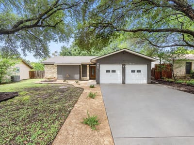Living area at 701 Riverwood DR - 3 bed 2 bath home