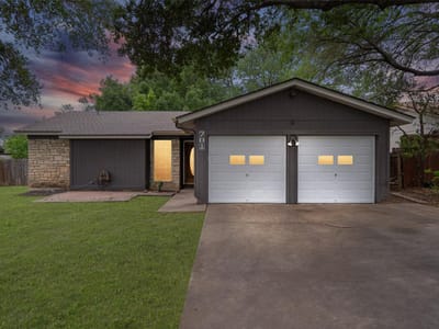 Living area at 701 Riverwood DR - 3 bed 2 bath home