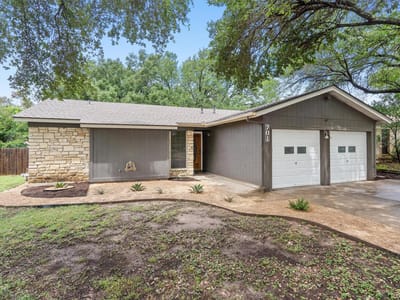 Kitchen at 701 Riverwood DR - 3 bed 2 bath home