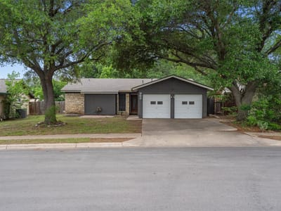Primary bedroom at 701 Riverwood DR - 3 bed 2 bath home