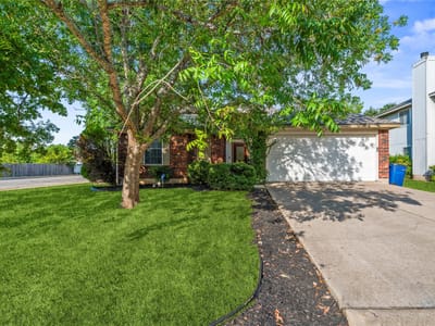 Property photo 2 at 701 Sparkling Brook LN - 4 bed 2 bath home
