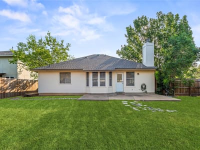 Property photo 4 at 701 Sparkling Brook LN - 4 bed 2 bath home