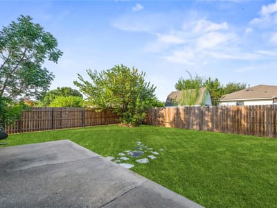 Property photo 5 at 701 Sparkling Brook LN - 4 bed 2 bath home