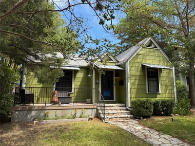 Photo 2 of 25 at 702 E 45th 1/2 ST - 2 bed 1 bath home