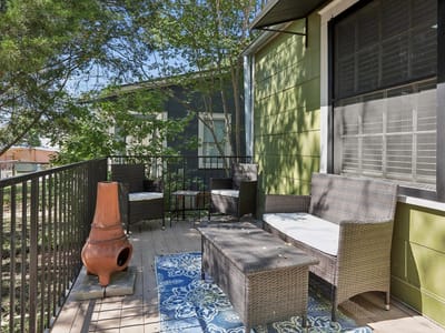 Photo 3 of 25 at 702 E 45th 1/2 ST - 2 bed 1 bath home
