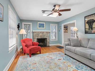 Photo 4 of 25 at 702 E 45th 1/2 ST - 2 bed 1 bath home