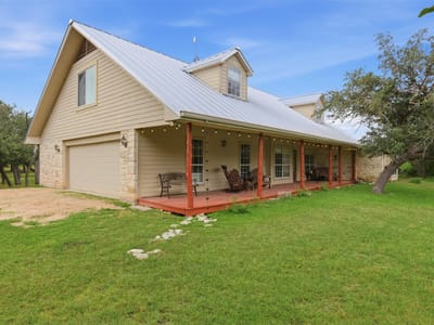 Living area at 7020 County Road 211 - 5 bed 3 bath home