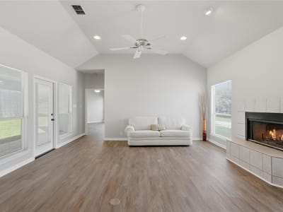 Property photo 5 at 703 Lazy Bluff LN - 3 bed 2 bath home