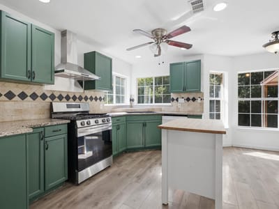 Property photo 3 at 703 Post Oak CIR - 3 bed 2 bath home