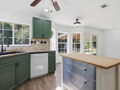 Property photo 4 at 703 Post Oak CIR - 3 bed 2 bath home