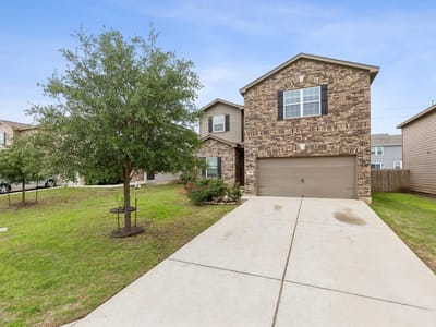 Living area at 704 Cleary LN - 5 bed 2 bath home