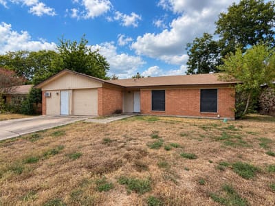 Property photo 2 at 704 Drake LN - 3 bed 1 bath home