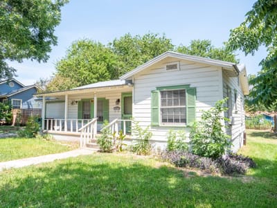 Property photo 2 at 704 E Austin Ave - 2 bed 1 bath home