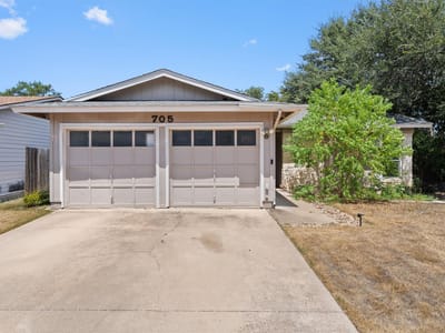 Property photo 2 at 705 Chestnut XING - 3 bed 2 bath home