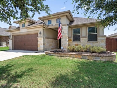 Living area at 705 Hereford LOOP - 4 bed 2 bath home