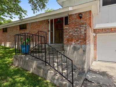 Property photo 3 at 706 Cambridge DR - 3 bed 2 bath home