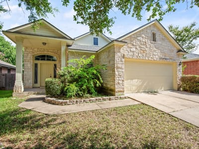 Living area at 706 Johnny Bench CT - 3 bed 2 bath home