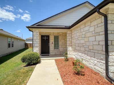 Property photo 2 at 706 Roaring Fork LN - 3 bed 2 bath home