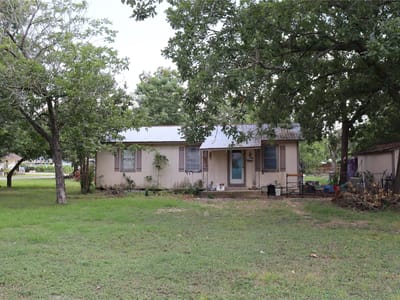Property photo 2 at 706 W Live Oak ST - 2 bed 2 bath home