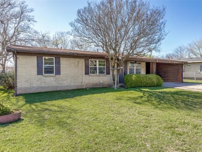 Living area at 707 Debus Dr - 3 bed 1 bath home