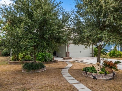 Photo 3 of 40 at 707 Liard River RD - 4 bed 2 bath home